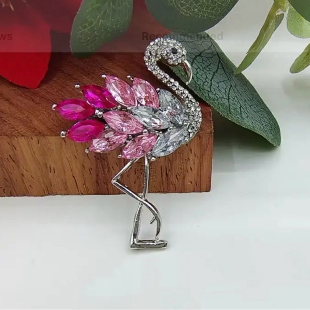 🦩 Betsey Johnson pink flamingo brooch 🦩